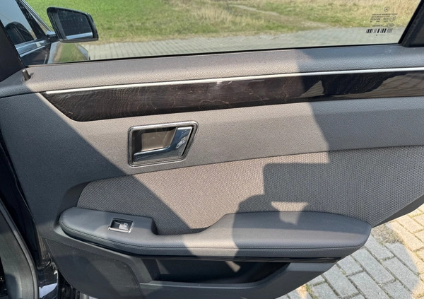 Mercedes-Benz Klasa E cena 40900 przebieg: 232951, rok produkcji 2010 z Pelplin małe 254